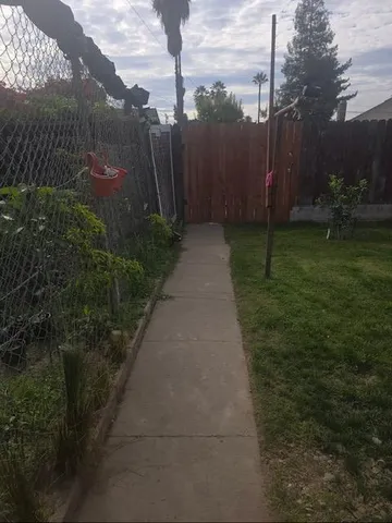 a view of a pathway both side of a building