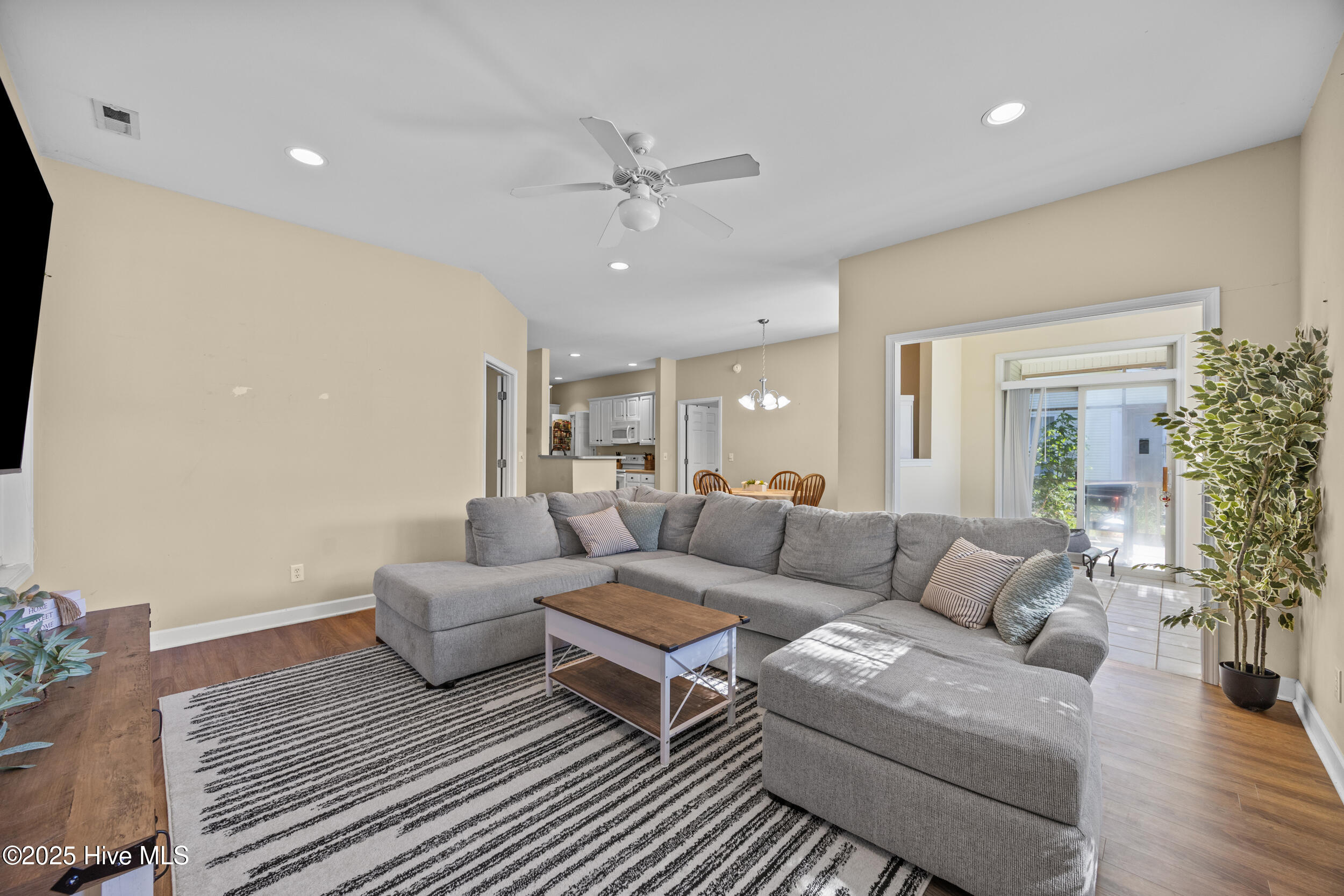 130 Azalea Drive Hampstead, NC 28443 - Photo 26 of 47 19_living room