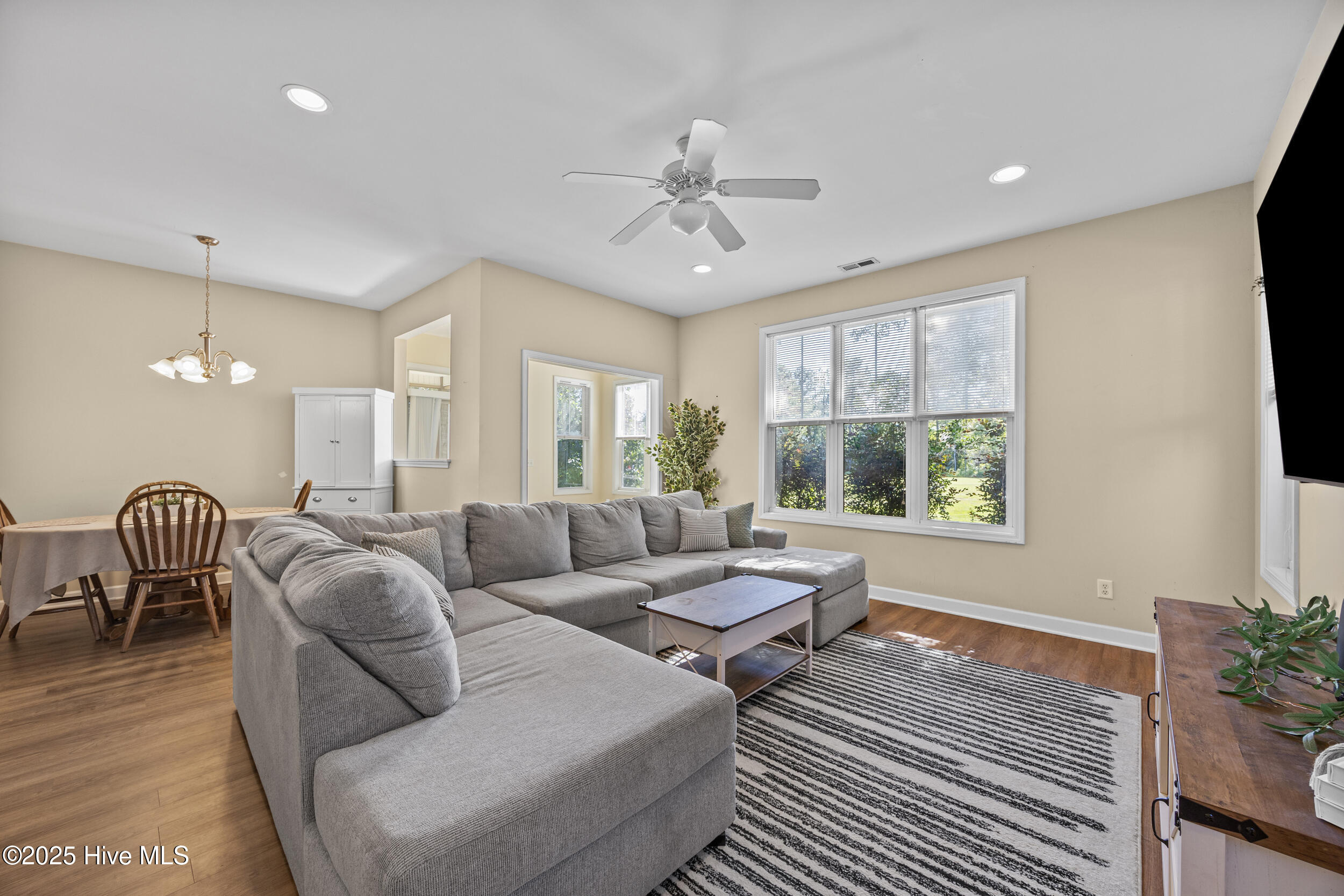 130 Azalea Drive Hampstead, NC 28443 - Photo 2 of 47 18_living room
