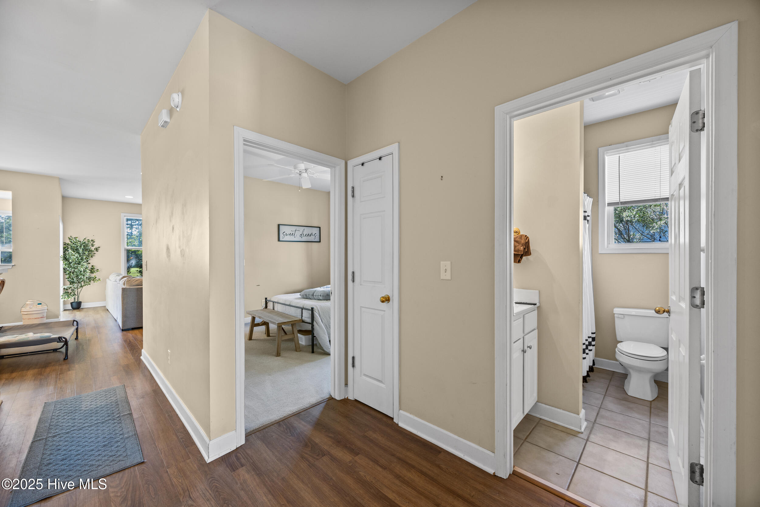 130 Azalea Drive Hampstead, NC 28443 - Photo 38 of 47 36_hallway