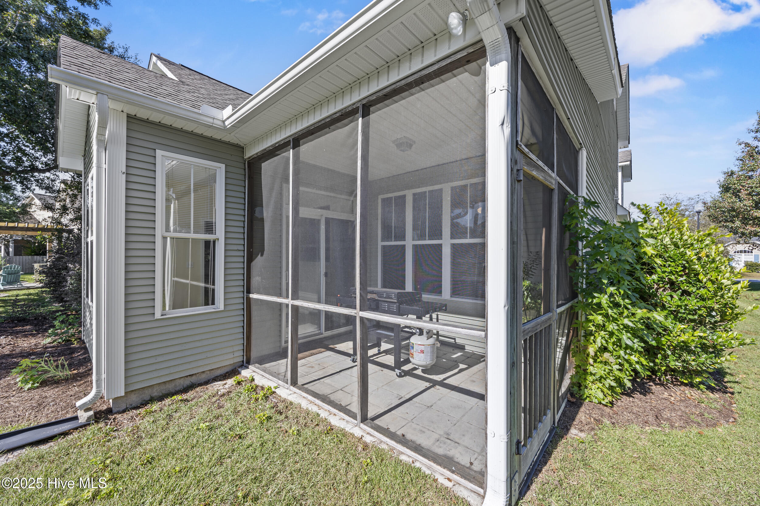 130 Azalea Drive Hampstead, NC 28443 - Photo 6 of 47 40_screened porch