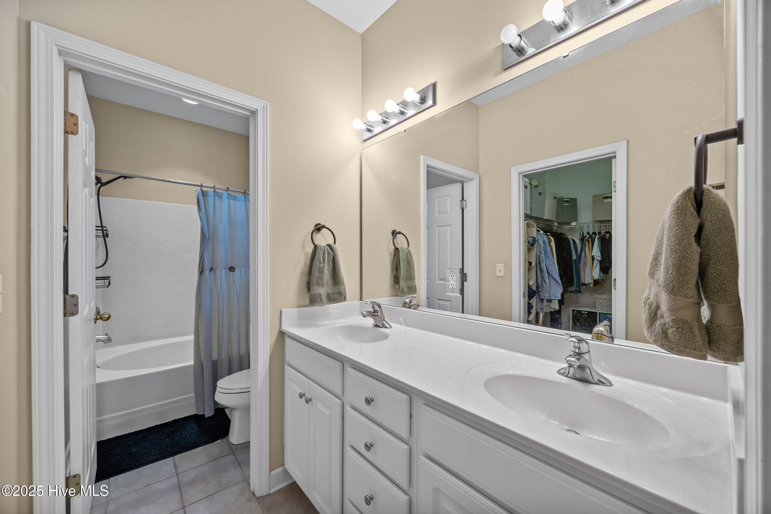 130 Azalea Drive Hampstead, NC 28443 - Photo 7 of 47 30_bathroom