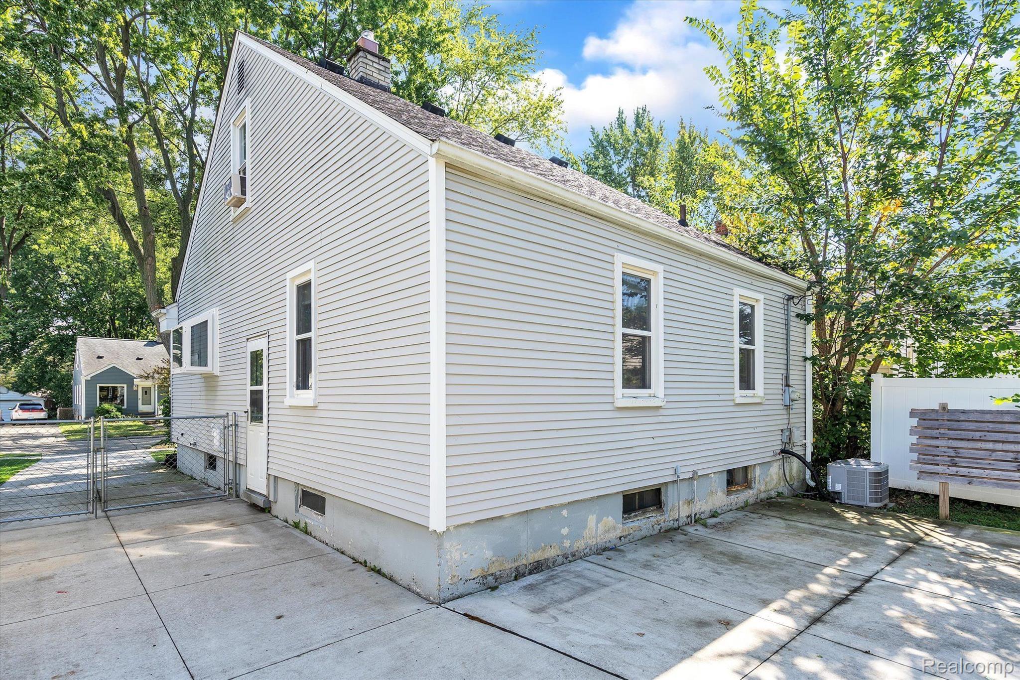 1331 Oakley Road Clawson, MI 48017 - Photo 25 of 28 Gallery Image 25