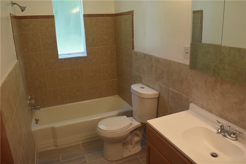 14 Beaver Grade Road McKees Rocks, PA 15136 - Photo 20 of 25 Main Full Updated Bathroom