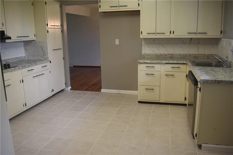 14 Beaver Grade Road McKees Rocks, PA 15136 - Photo 8 of 25 14x13 Eat- n -Kitchen