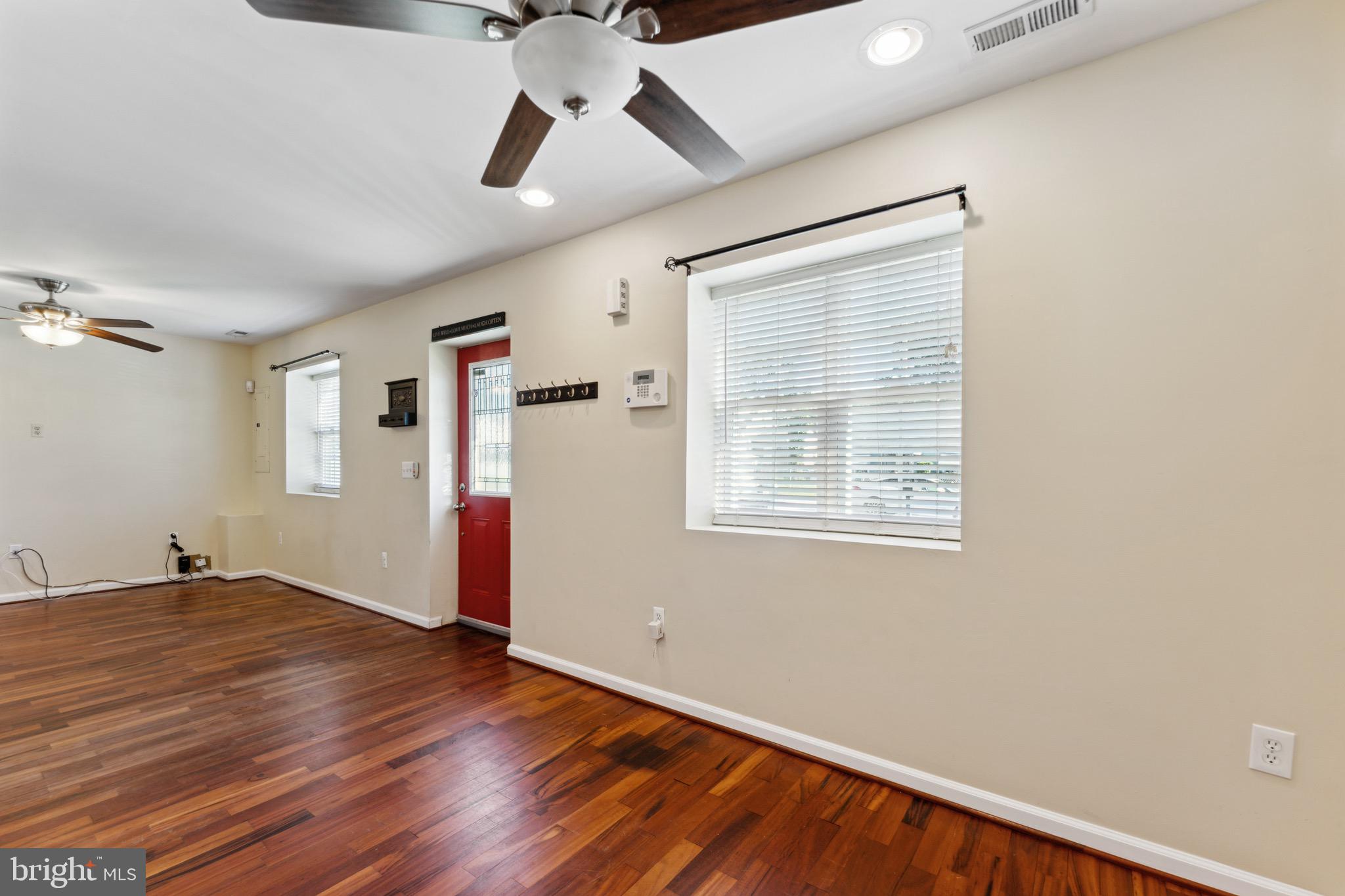 3124 Baybriar Road Baltimore, MD 21222 - Photo 7 of 29 Living Room Entry