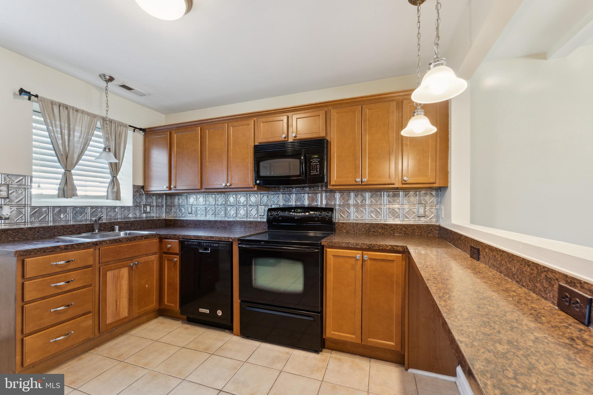 3124 Baybriar Road Baltimore, MD 21222 - Photo 10 of 29 Kitchen w/ Lots of Cabinet Storage