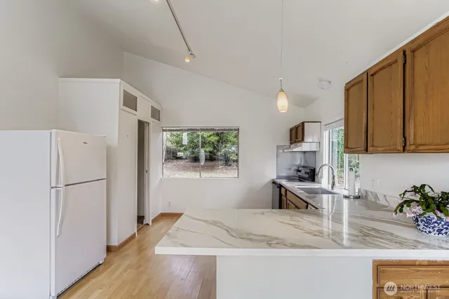 $3,400 | 12078 Northeast 137th Court, Kirkland, WA 98034