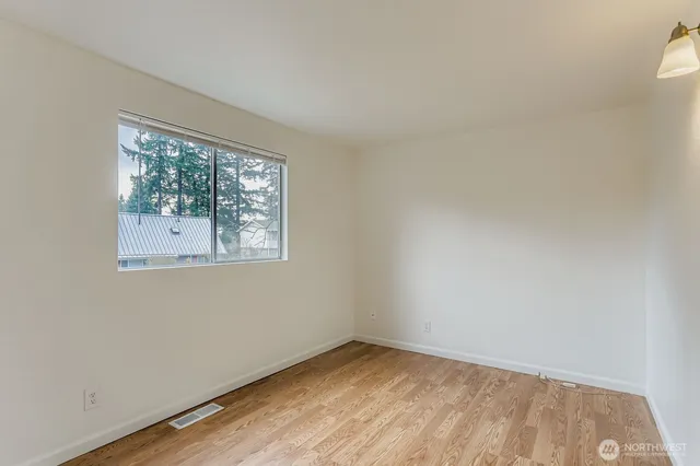 $3,400 | 12078 Northeast 137th Court, Kirkland, WA 98034