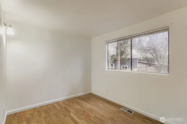 $3,400 | 12078 Northeast 137th Court, Kirkland, WA 98034