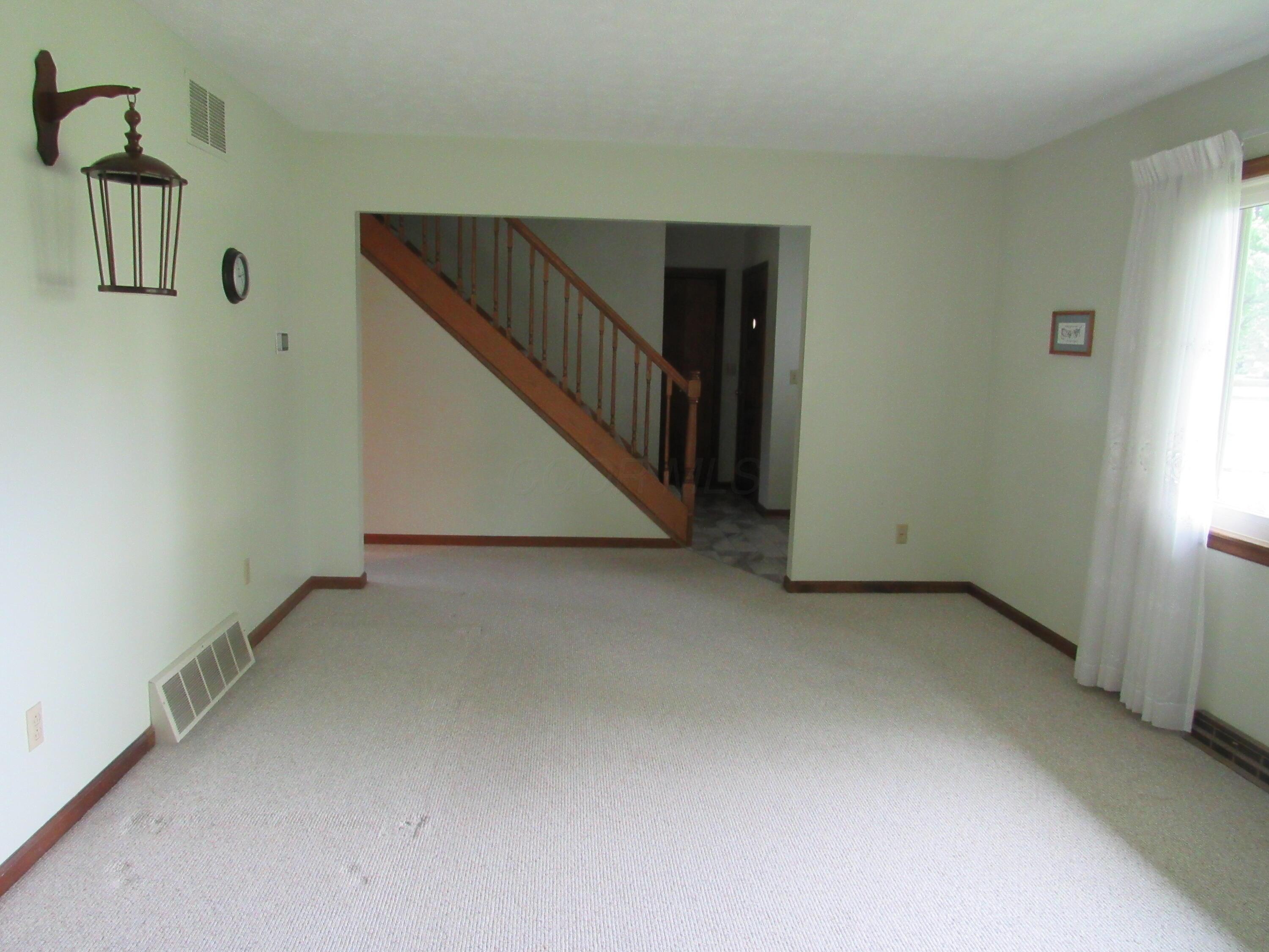 8080 Hagerty Road Ashville, OH 43103 - Photo 10 of 45 Living Room