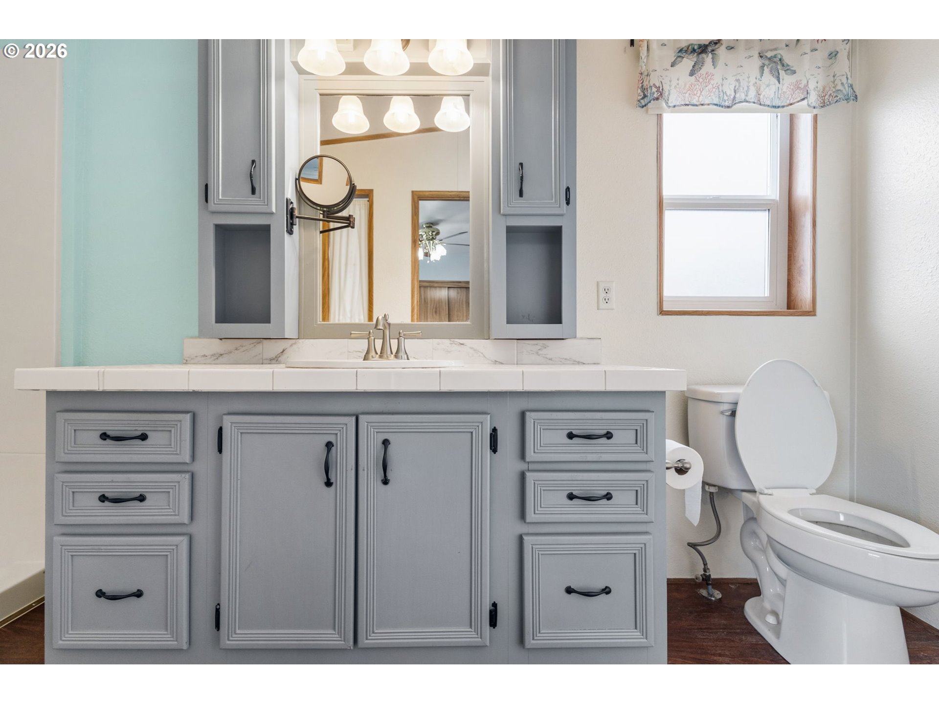 336 Franklin Place Longview, WA 98632 - Photo 17 of 28 a bathroom with a sink a toilet and a mirror