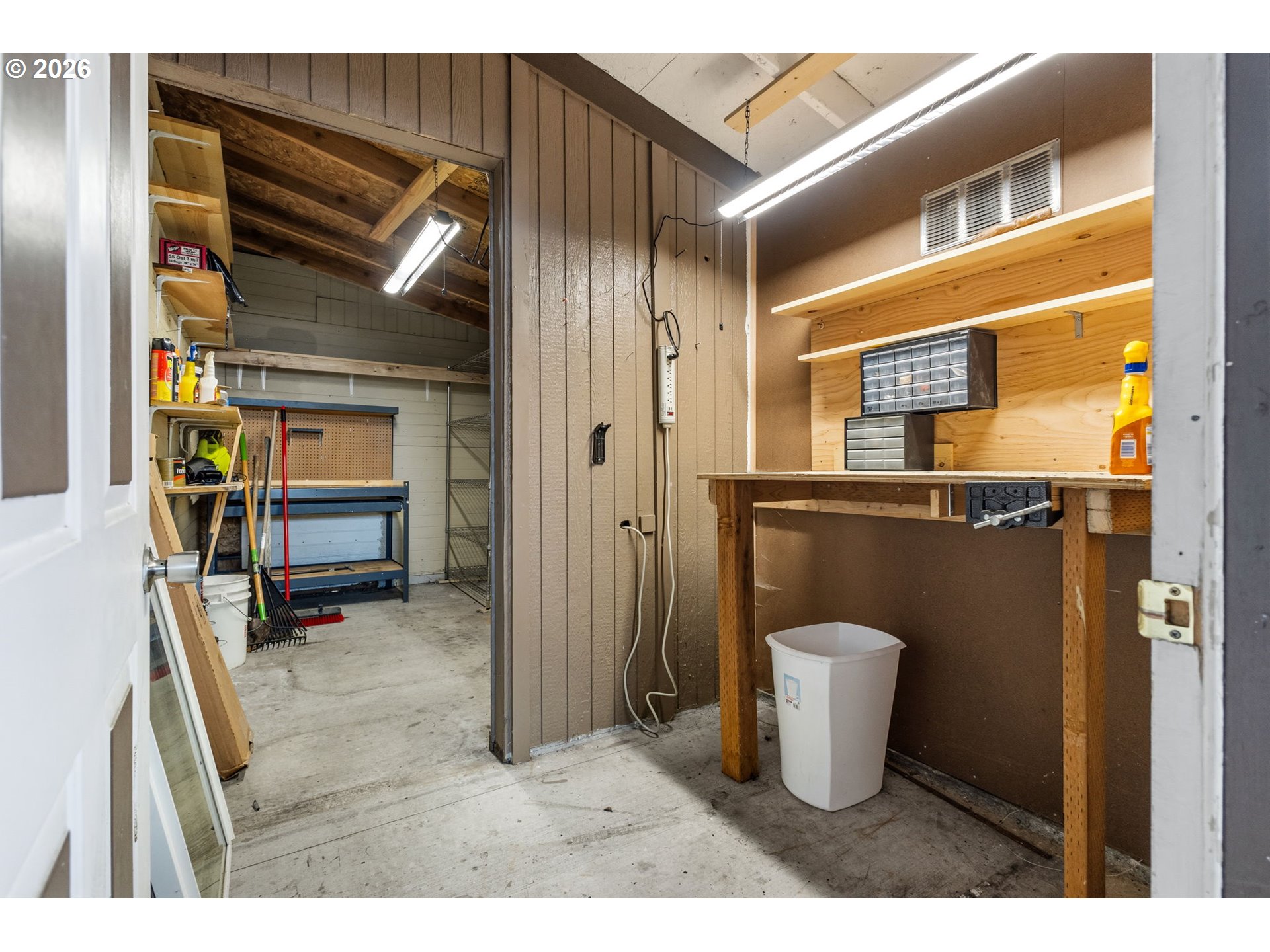 336 Franklin Place Longview, WA 98632 - Photo 21 of 28 a bathroom with a toilet and a shower