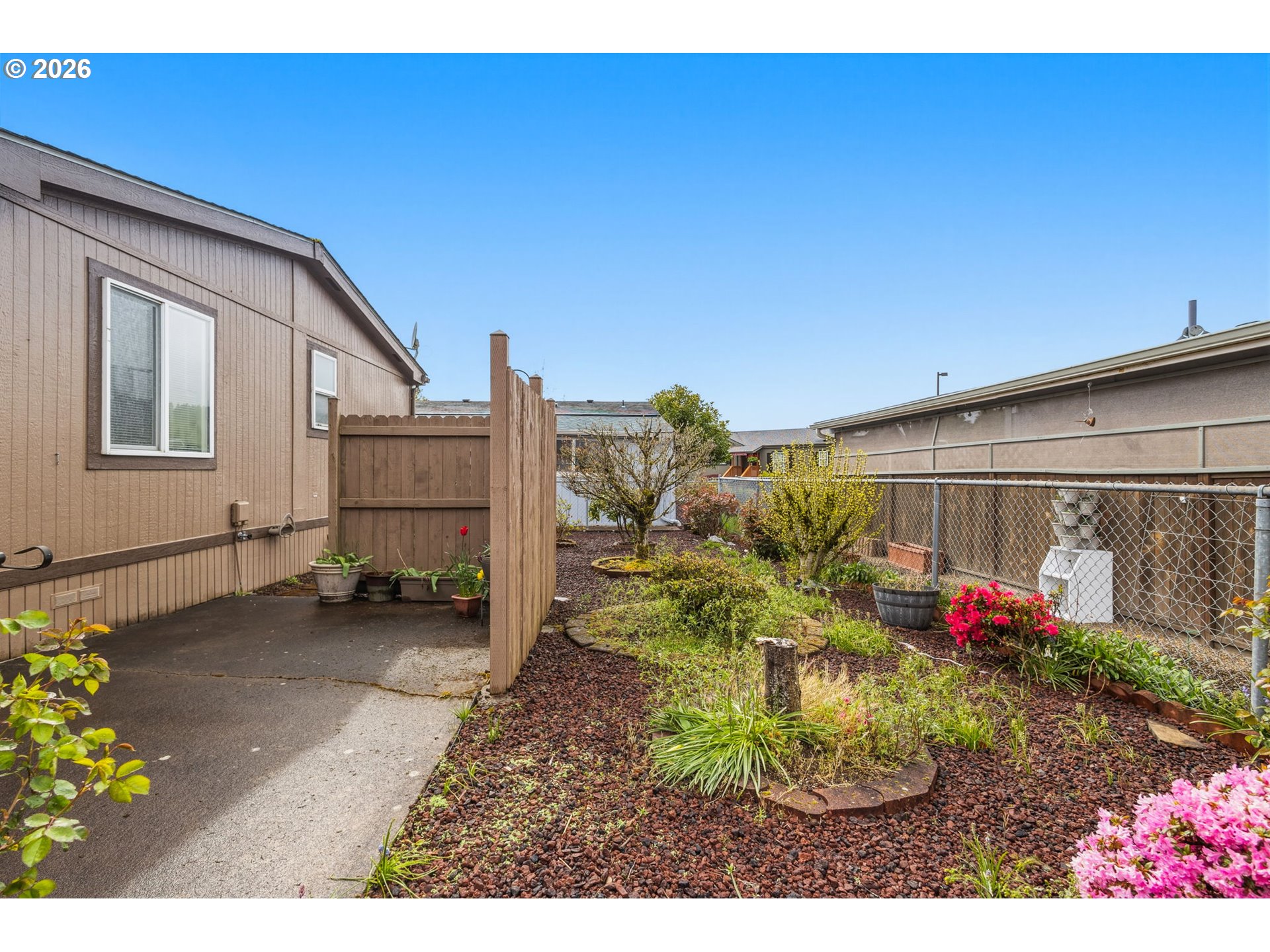 336 Franklin Place Longview, WA 98632 - Photo 25 of 28 a backyard of a house