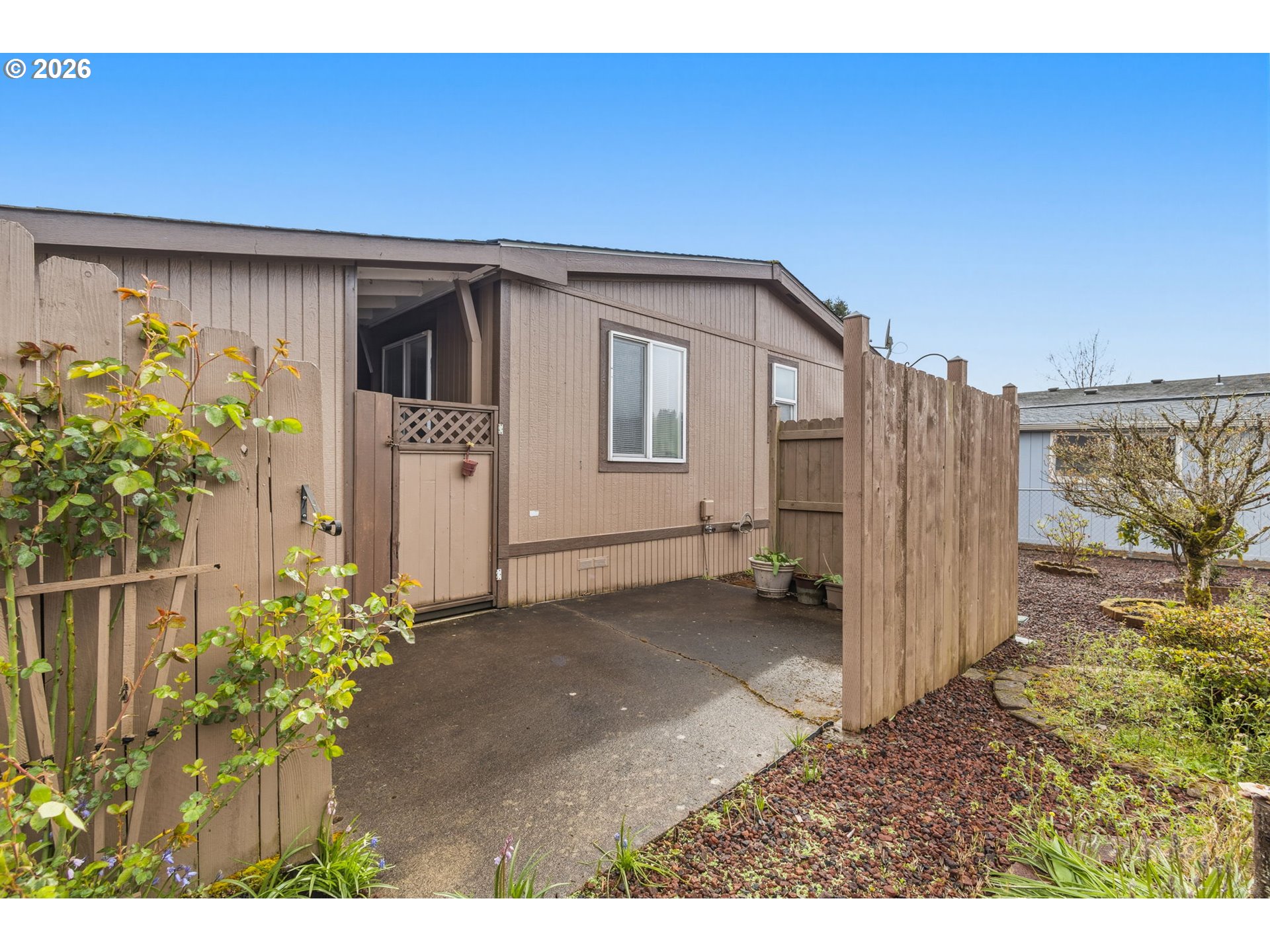 336 Franklin Place Longview, WA 98632 - Photo 26 of 28 a house view with a backyard space