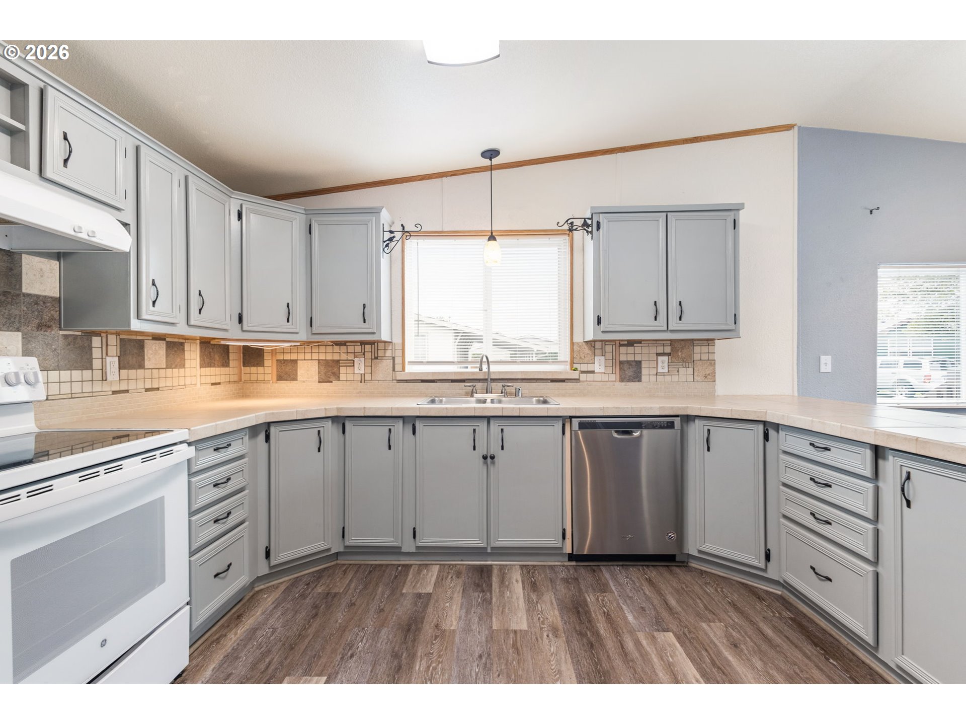 336 Franklin Place Longview, WA 98632 - Photo 9 of 28 a kitchen with kitchen island granite countertop a sink window and cabinets