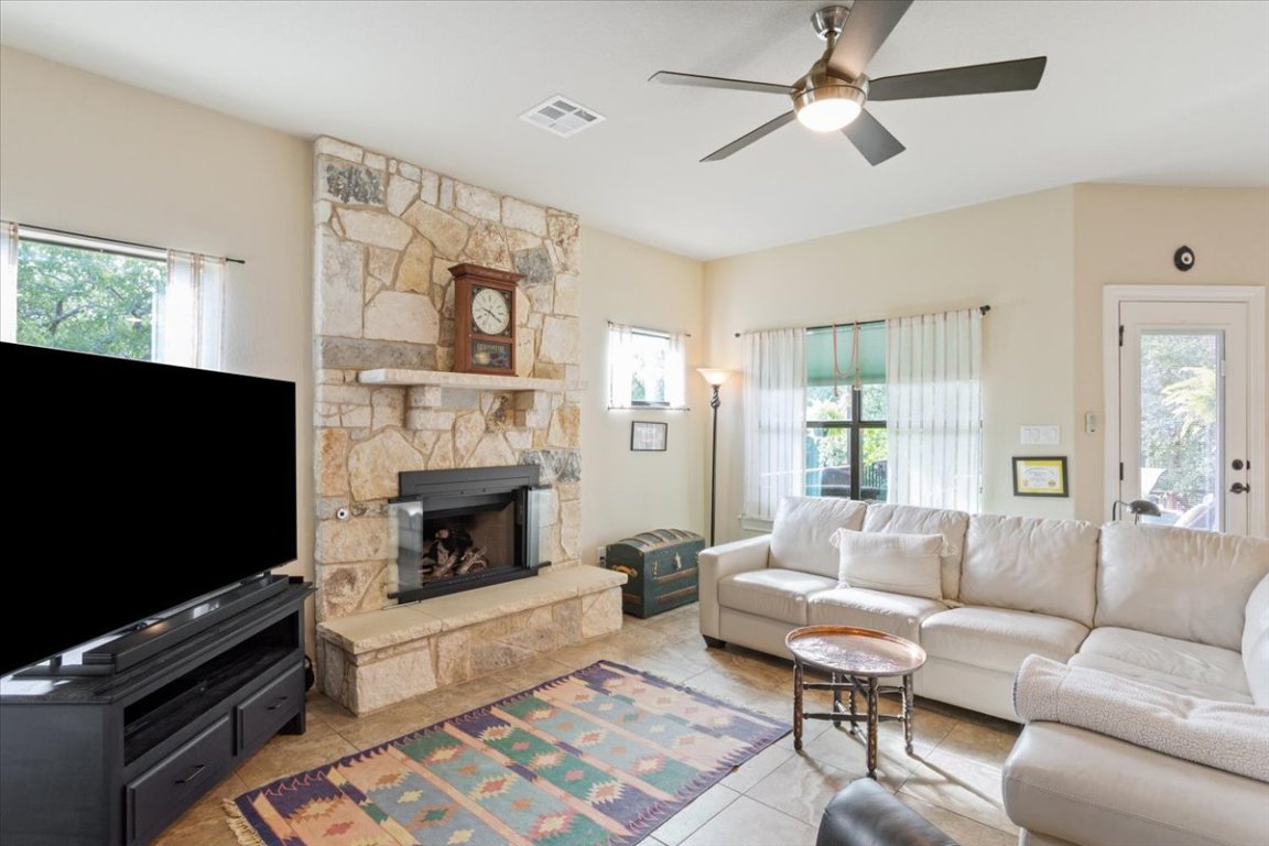 824 Sierra Blanco Loop Georgetown, TX 78633 - Photo 13 of 38