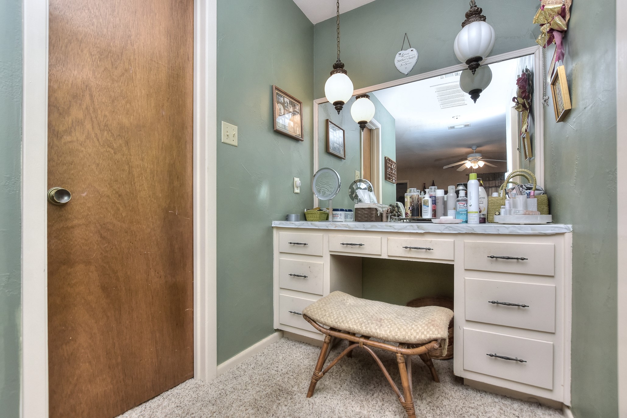 118 Oak Ridge Circle Georgetown, TX 78628 - Photo 18 of 38 a bathroom with a sink and a mirror