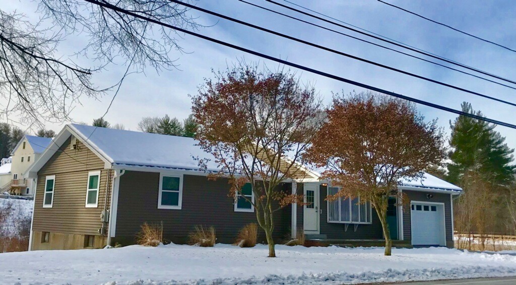 56 South Hampton Road Amesbury, MA 01913 - Photo 1 of 22