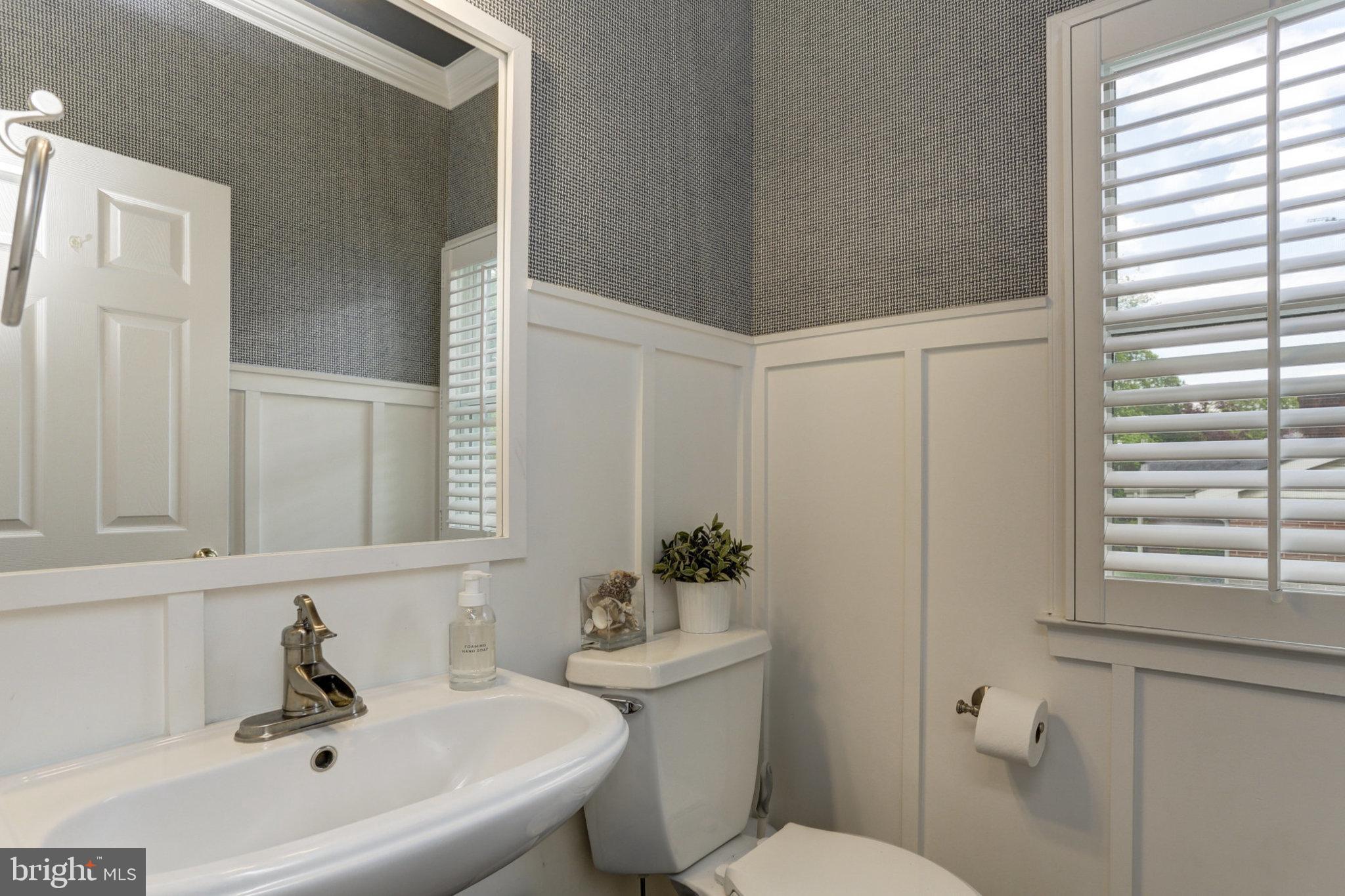2008 Chesapeake Road Annapolis, MD 21409 - Photo 19 of 53 Powder room