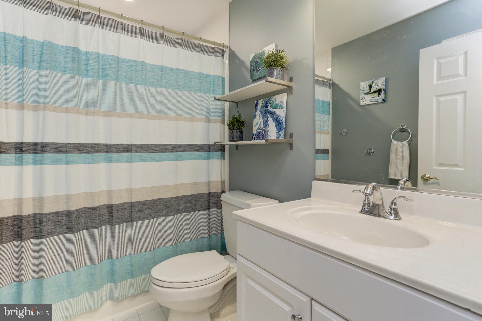 2008 Chesapeake Road Annapolis, MD 21409 - Photo 34 of 53 Hall bathroom