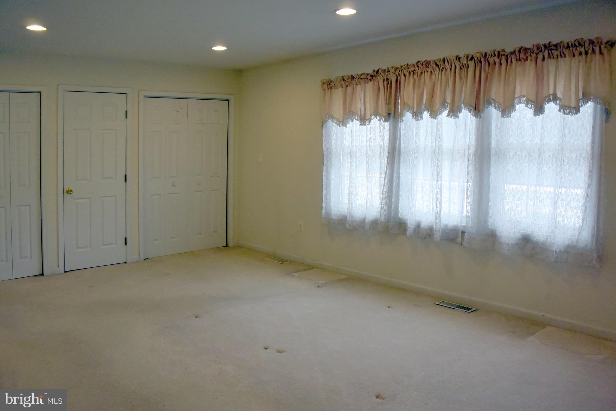 8404 Adelphi Road Adelphi, MD 20783 - Photo 17 of 29 MASTER BED IN UPPER LEVEL