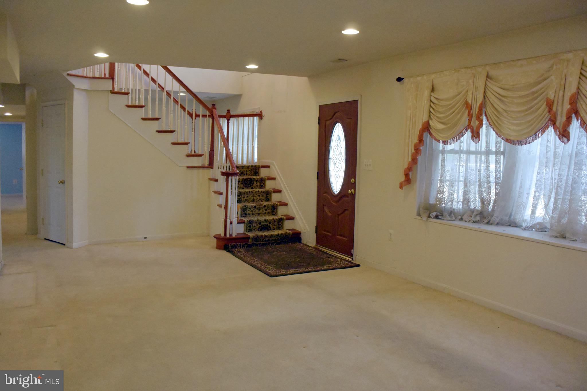 8404 Adelphi Road Adelphi, MD 20783 - Photo 3 of 29 FAMILY ROOM