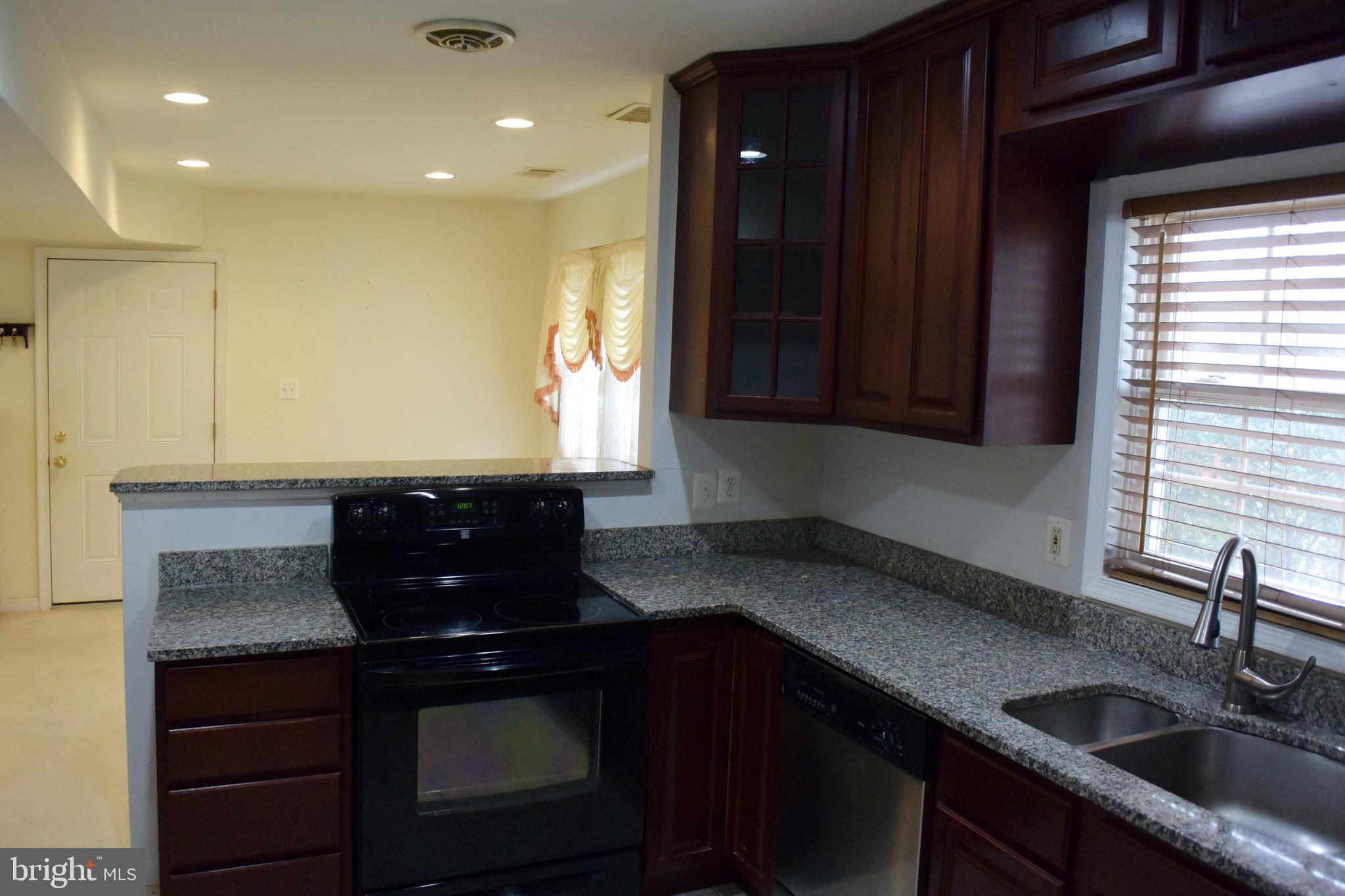 8404 Adelphi Road Adelphi, MD 20783 - Photo 7 of 29 KITCHEN