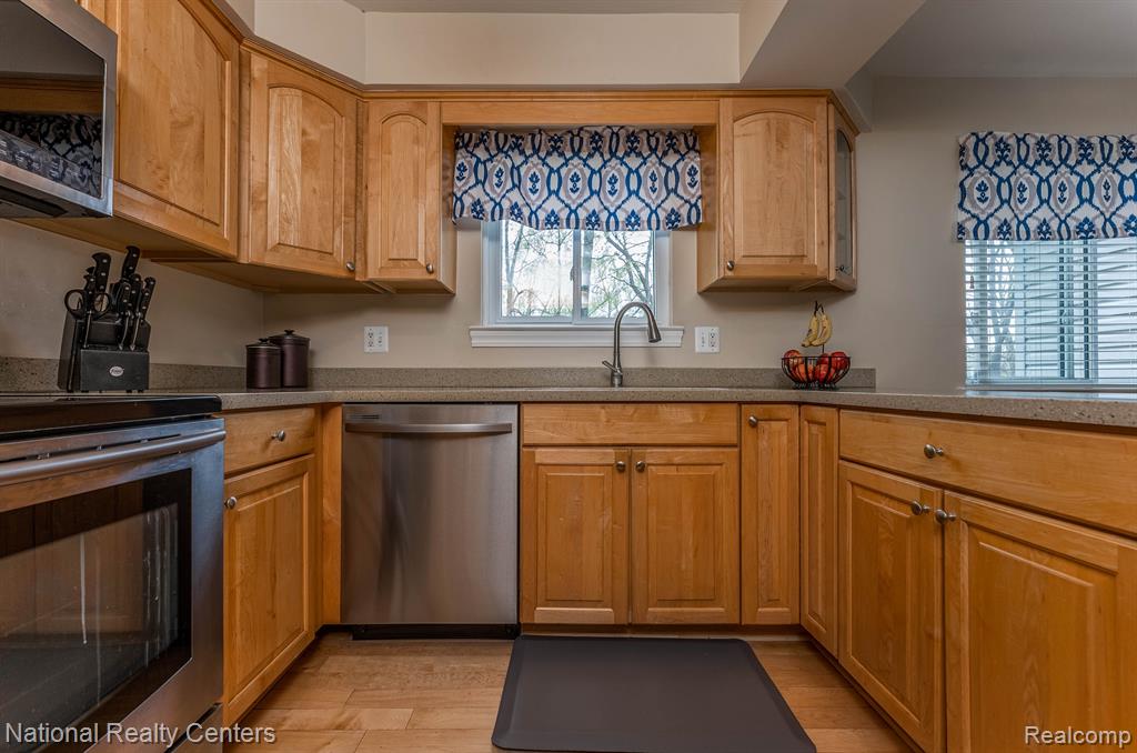 35810 Smithfield Road Farmington, MI 48335 - Photo 11 of 46