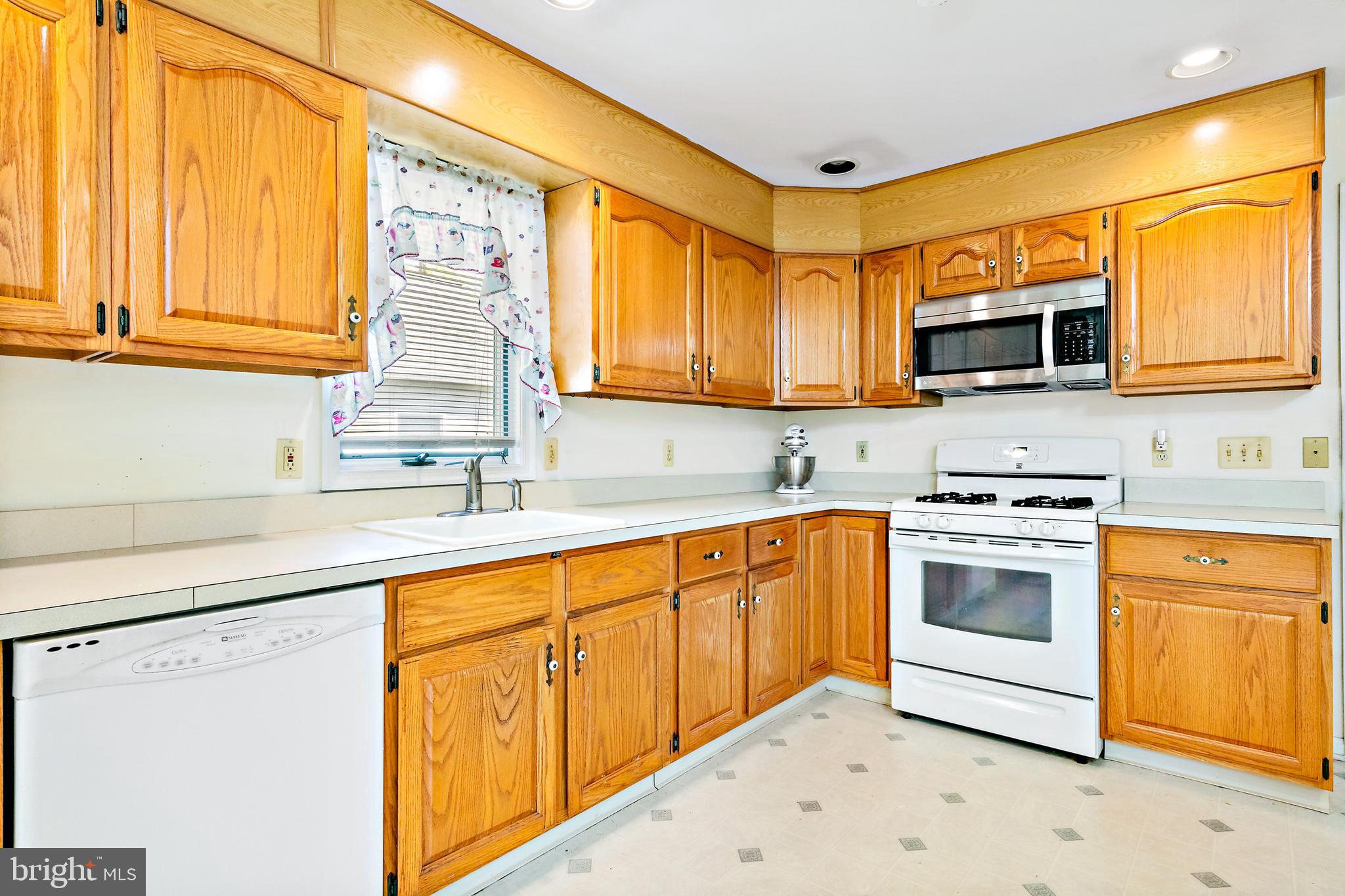 126 Inlet Avenue Manahawkin, NJ 08050 - Photo 13 of 41 Gallery Image 13