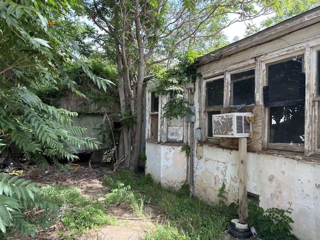 644 16th Street Colorado City, TX 79512 - Photo 11 of 12 a front view of a house with garden