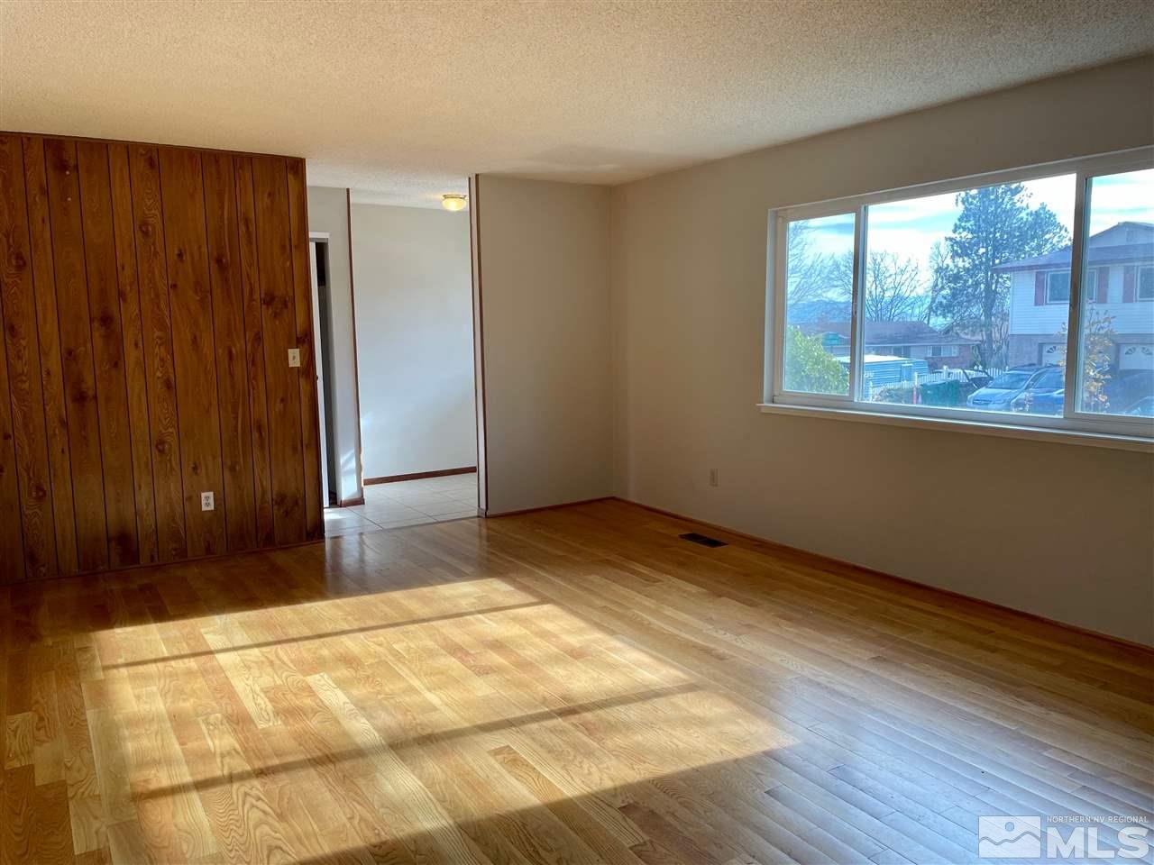 2725 Judith Lane Reno, NV 89503 - Photo 4 of 33 Photo 4