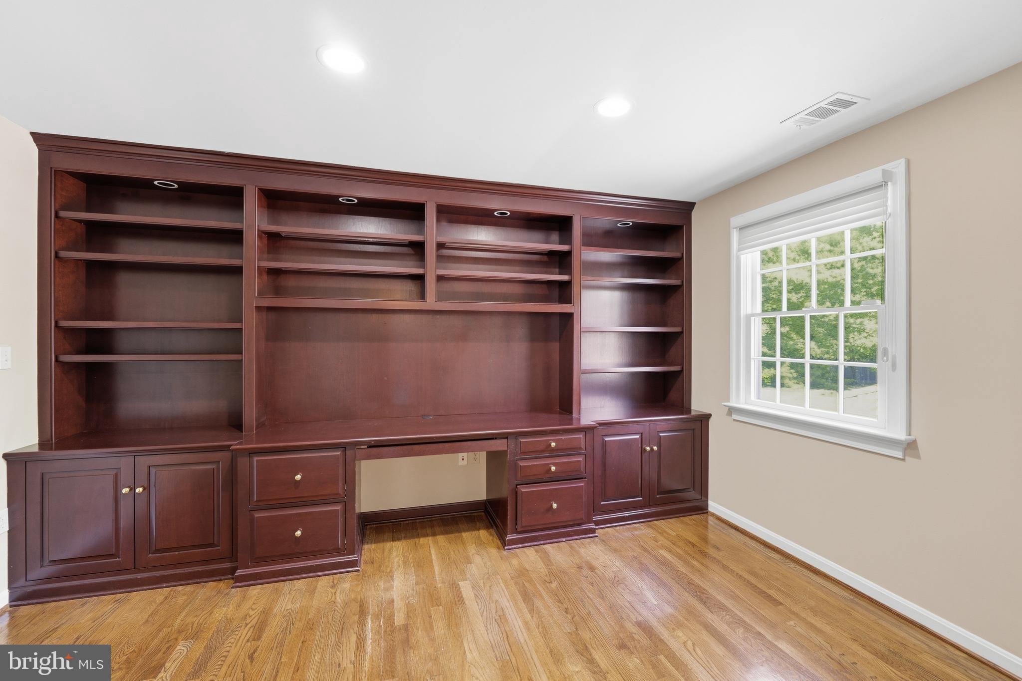 9904 Hall Road Potomac, MD 20854 - Photo 17 of 37 Office in Primary
