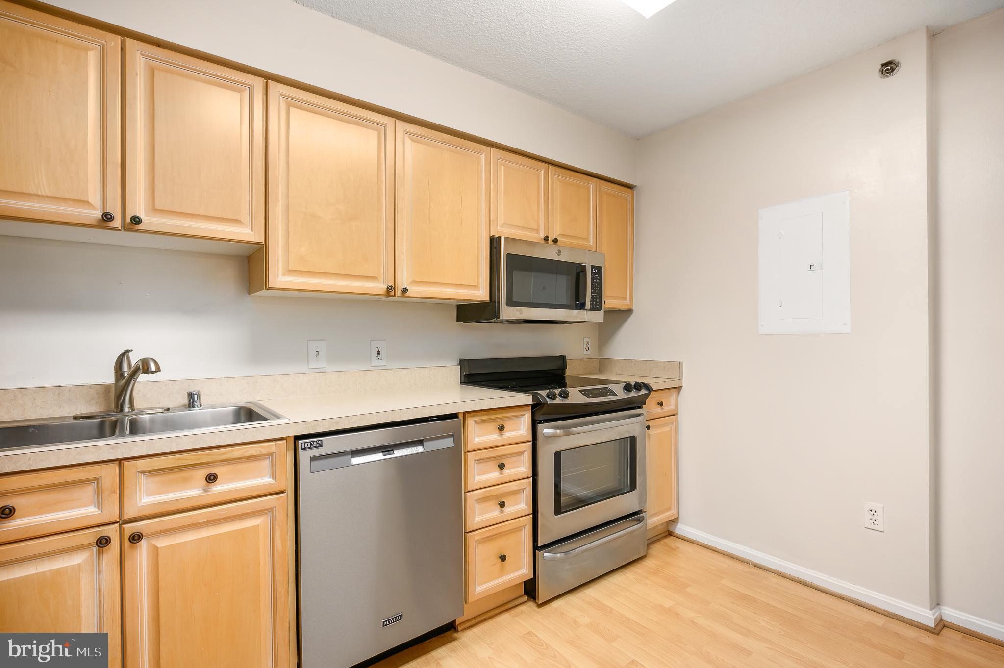 19385 Cypress Ridge Terrace, Unit 519 Leesburg, VA 20176 - Photo 10 of 43 Kitchen
