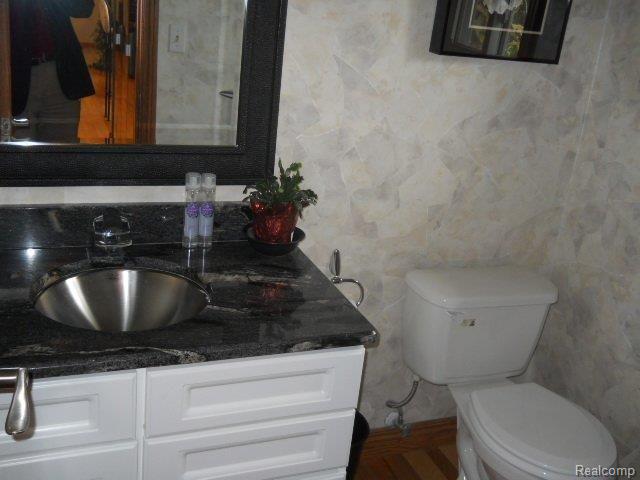 8174 East Bristol Road Davison, MI 48423 - Photo 37 of 39 lavatory.jpg