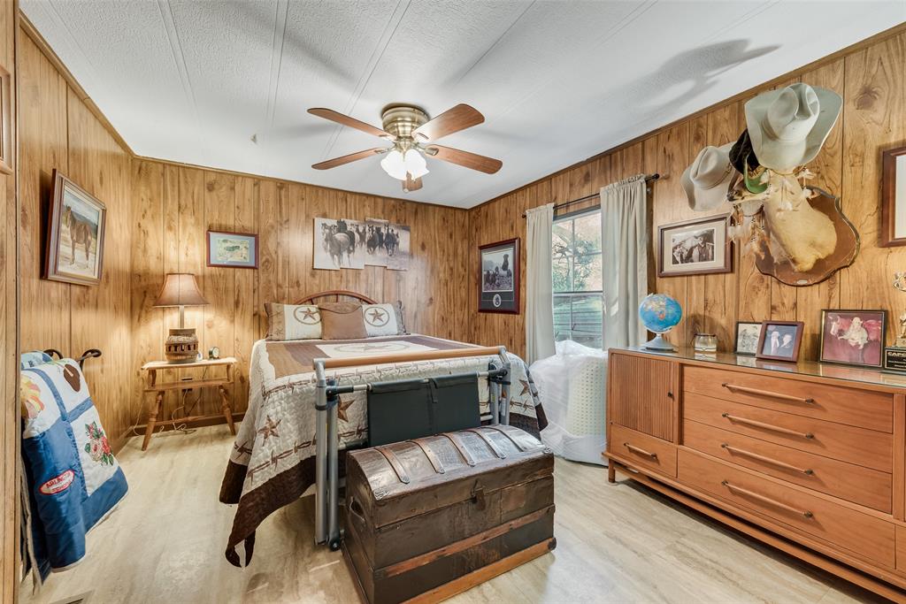 510 North D Ranch Road Waxahachie, TX 75167 - Photo 20 of 38 a living room with furniture