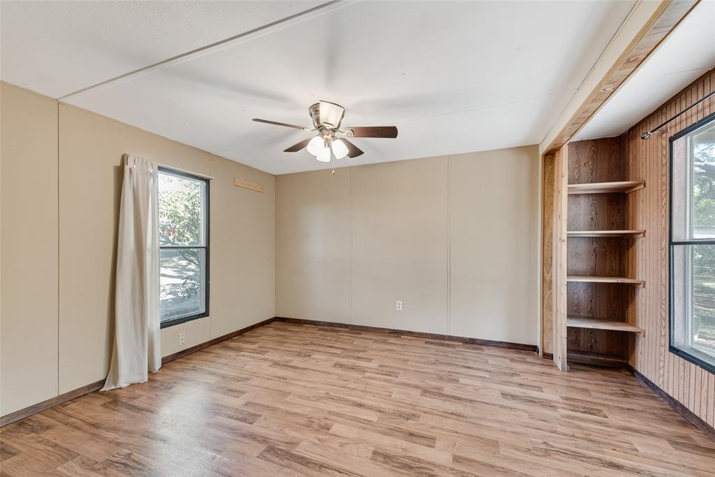 510 North D Ranch Road Waxahachie, TX 75167 - Photo 28 of 38 an empty room with closet and windows