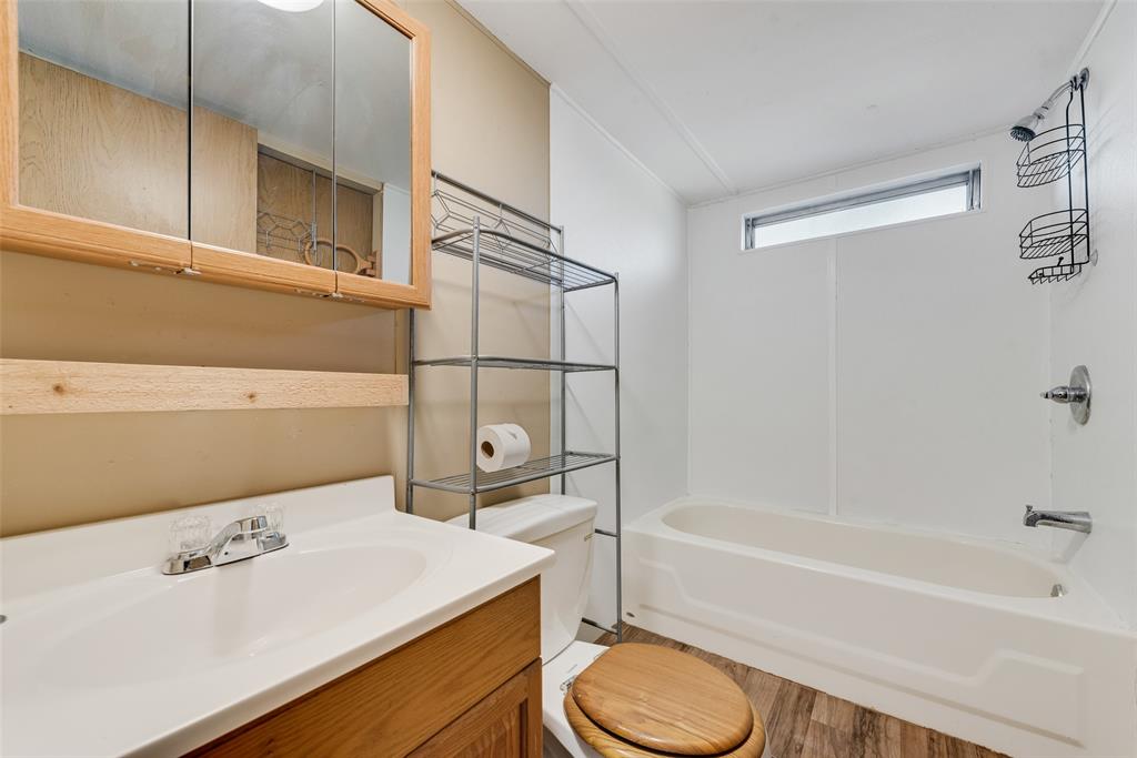510 North D Ranch Road Waxahachie, TX 75167 - Photo 30 of 38 a bathroom with a sink a toilet and bathtub
