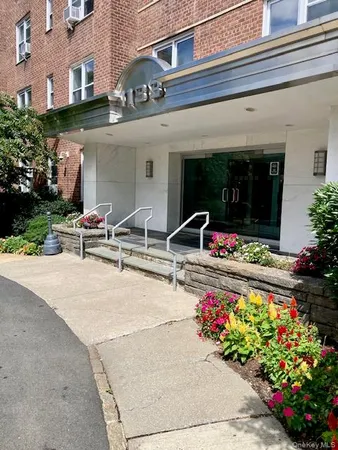 $407,000 | 1133 Midland Avenue, Unit 3L, Bronxville, NY 10708