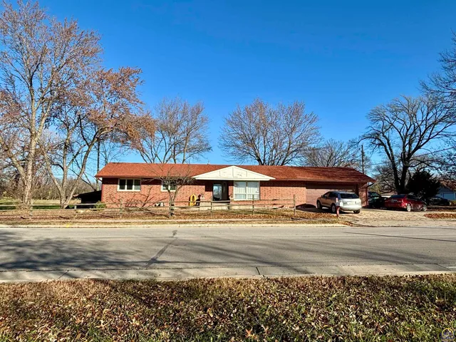 $214,900 | 924 East South Avenue, Emporia, KS 66801