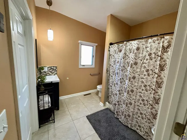 $214,900 | 924 East South Avenue, Emporia, KS 66801