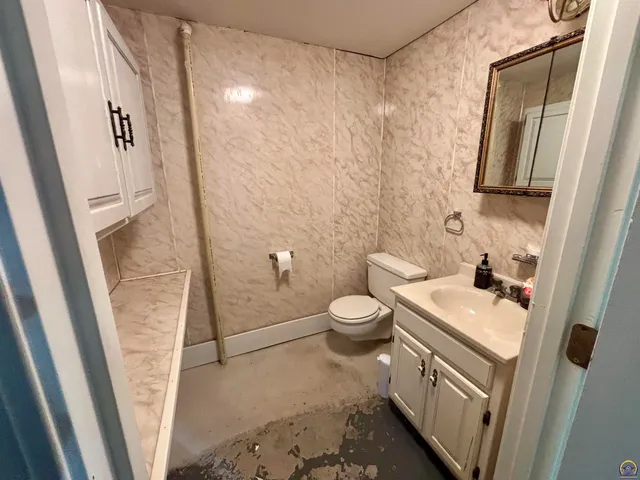 $214,900 | 924 East South Avenue, Emporia, KS 66801