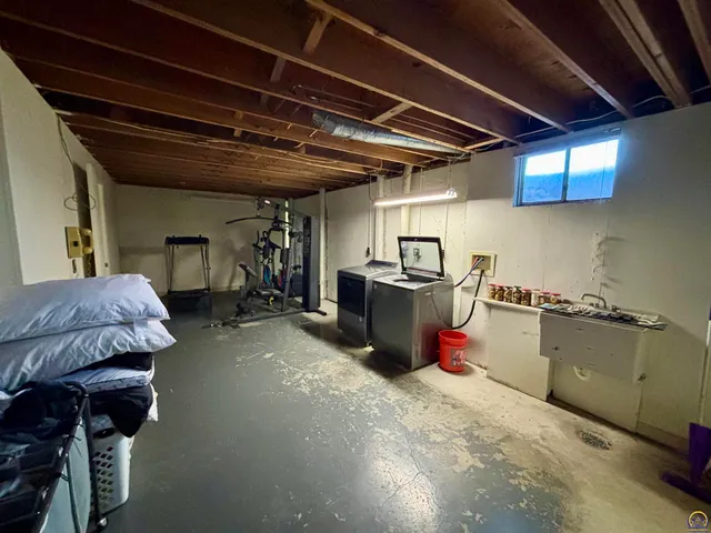 $214,900 | 924 East South Avenue, Emporia, KS 66801