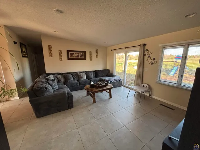 $214,900 | 924 East South Avenue, Emporia, KS 66801