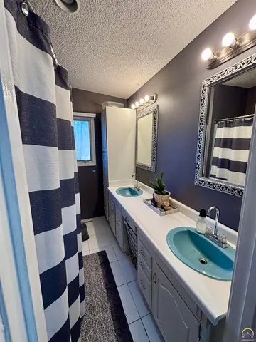 $214,900 | 924 East South Avenue, Emporia, KS 66801