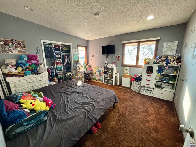 $214,900 | 924 East South Avenue, Emporia, KS 66801