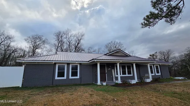 $240,000 | 419 Vicksburg Street, Edwards, MS 39066