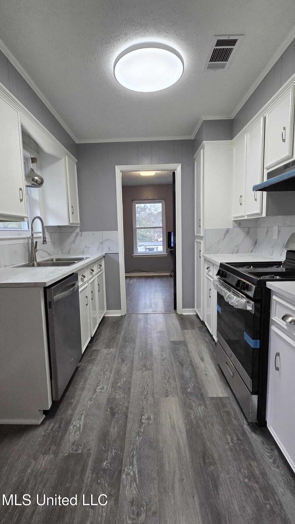 419 Vicksburg Street Edwards, MS 39066 - Photo 12 of 33 Kitchen 3