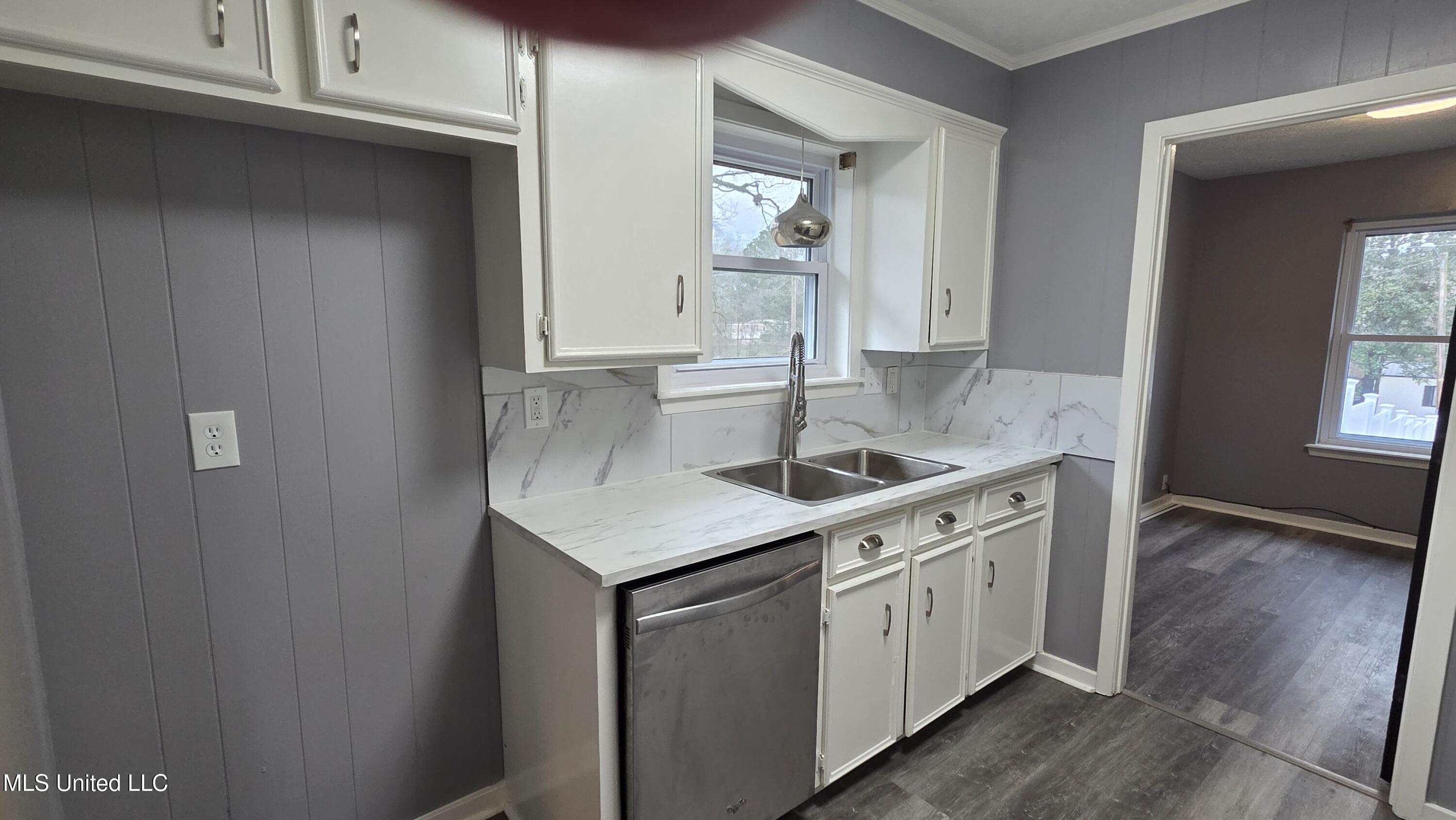 419 Vicksburg Street Edwards, MS 39066 - Photo 13 of 33 Kitchen 1
