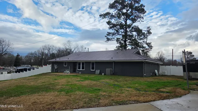 $240,000 | 419 Vicksburg Street, Edwards, MS 39066